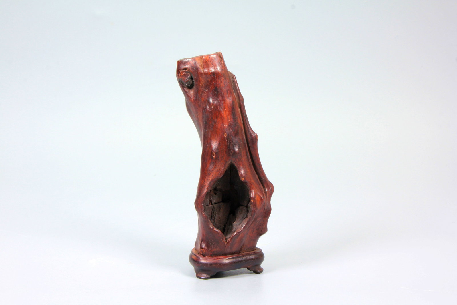 A ZITAN DRIFTWOOD FLOWER HOLDER: A ZITAN DRIFTWOOD FLOWER HOLDER H:15CM,W:5.9CM