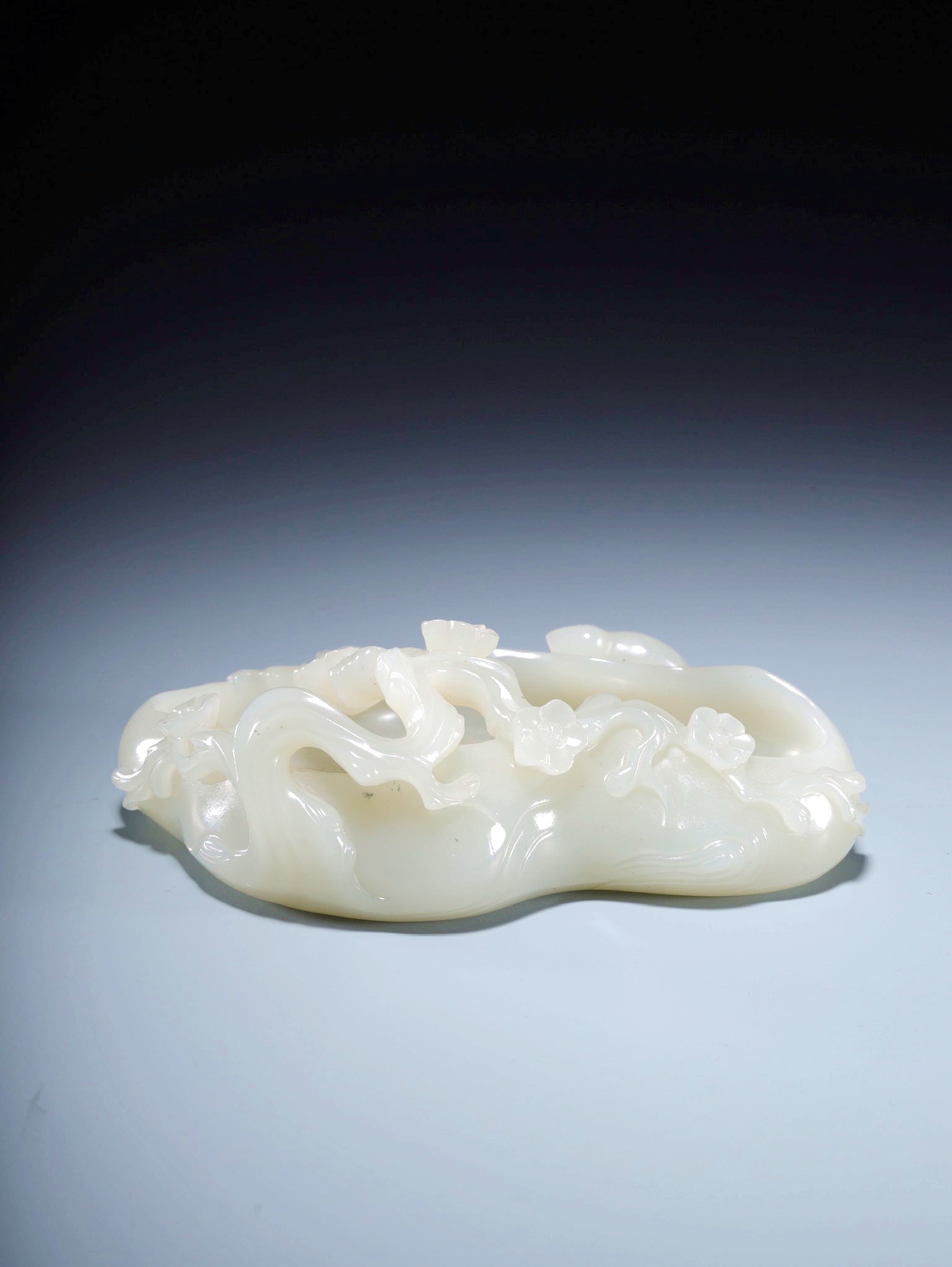A HETIAN JADE PLUM BLOSSOM PATTERN BRUSH WASHER - 3
