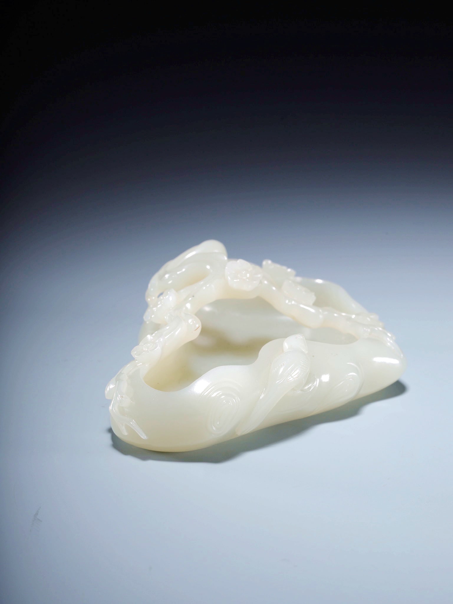 A HETIAN JADE PLUM BLOSSOM PATTERN BRUSH WASHER - 4