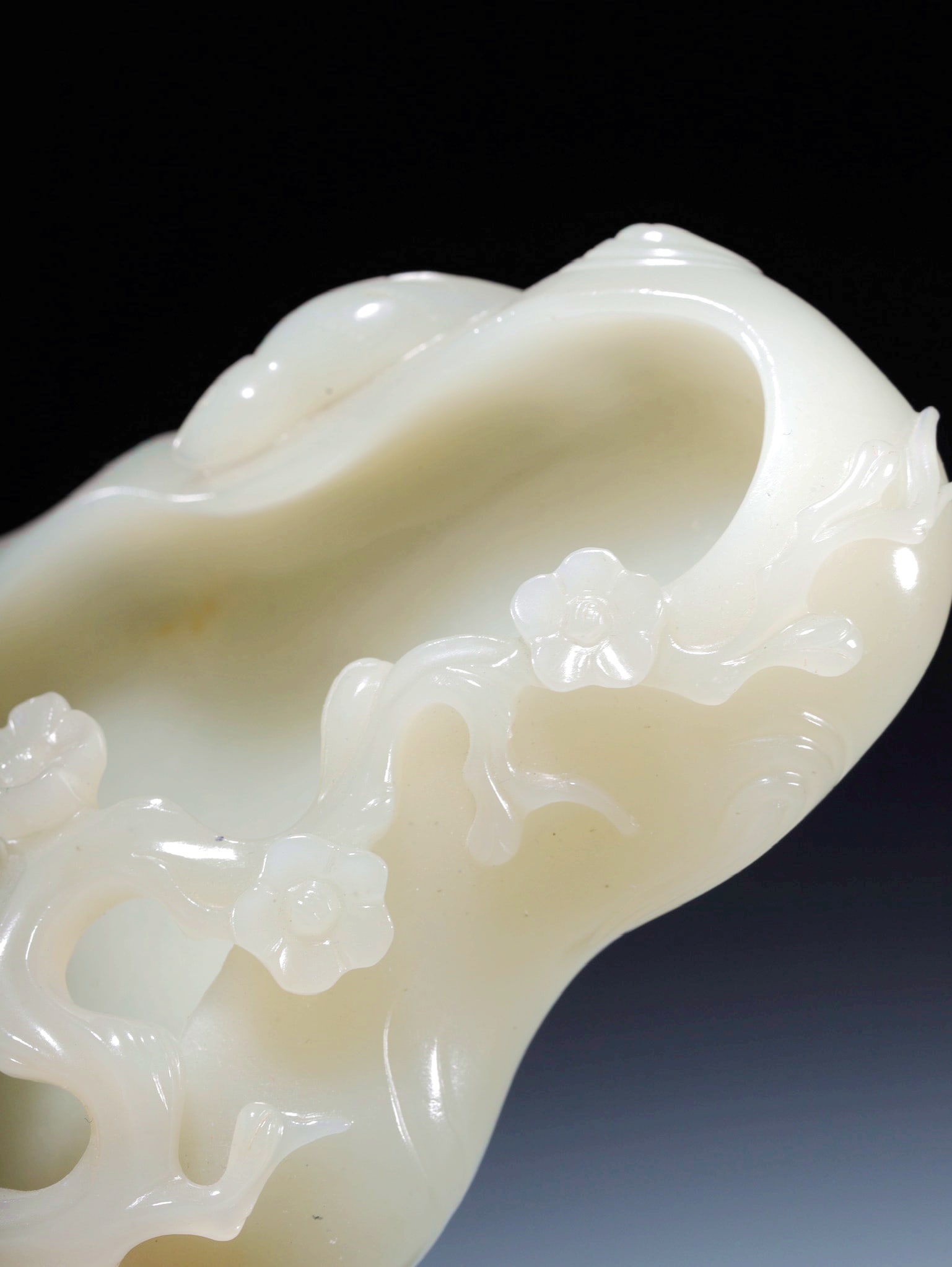 A HETIAN JADE PLUM BLOSSOM PATTERN BRUSH WASHER - 6