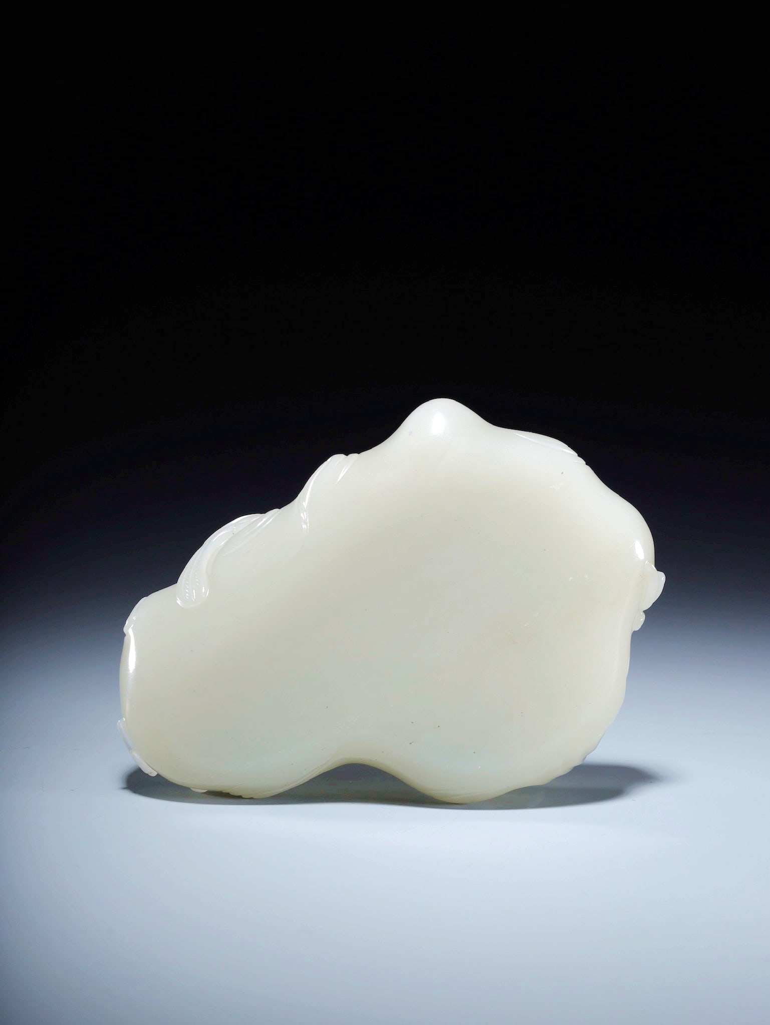 A HETIAN JADE PLUM BLOSSOM PATTERN BRUSH WASHER - 8