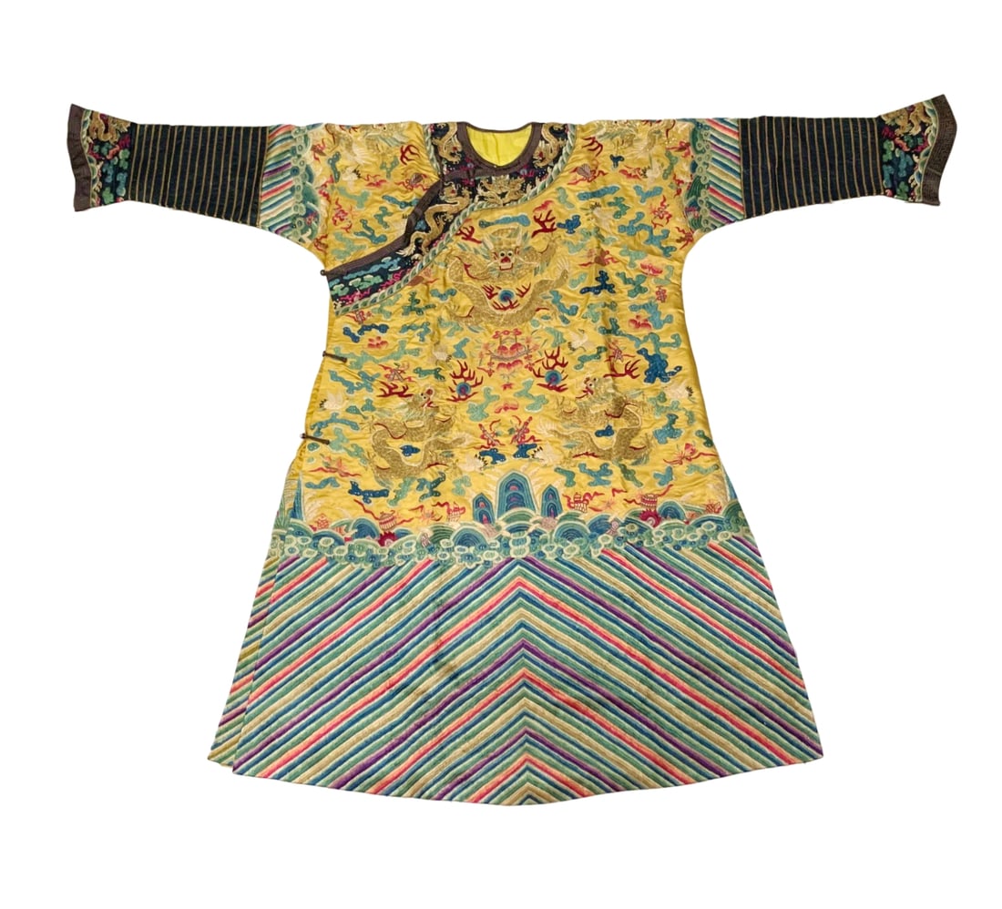 A GOLD THREAD FIVE-CLAW DRAGON ROBE: A GOLD THREAD FIVE-CLAW DRAGON ROBE L:123CM,W:184CM