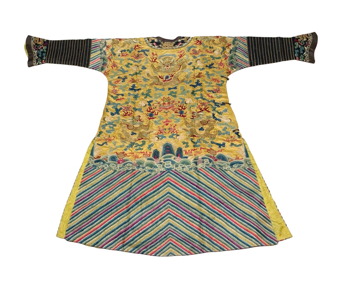 A GOLD THREAD FIVE-CLAW DRAGON ROBE - 3