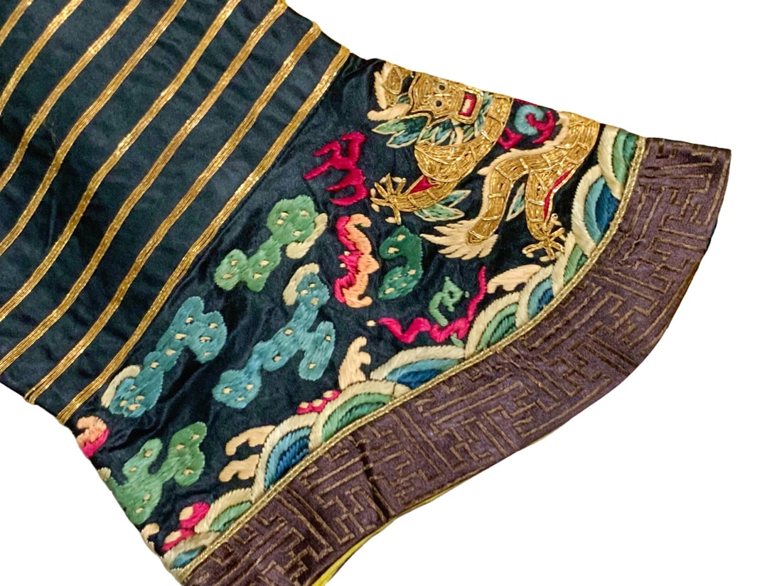 A GOLD THREAD FIVE-CLAW DRAGON ROBE - 8