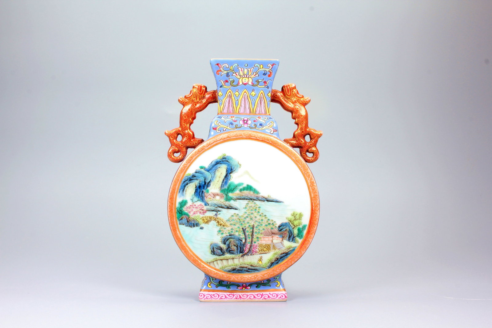A FAMILLE ROSE OPENWORK LANDSCAPE AND FLOWER DOUBLE-FLATTED BOTTLE VASE: A FAMILLE ROSE OPENWORK LANDSCAPE AND FLOWER DOUBLE-FLATTED BOTTLE VASE H:17.7CM,L:4.9CM,W:11CM
