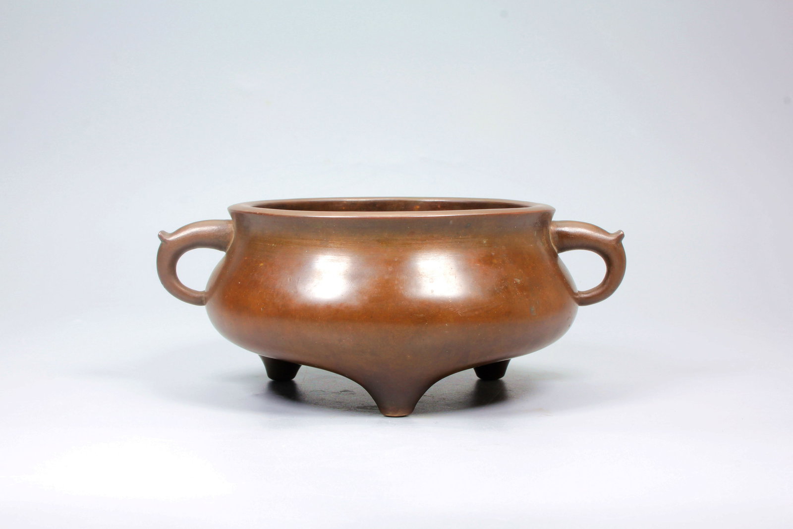 A BRONZE SUTRA WEIGHT CENSER: A BRONZE SUTRA WEIGHT CENSER H:7.7CM,W:19.5CM,1623G