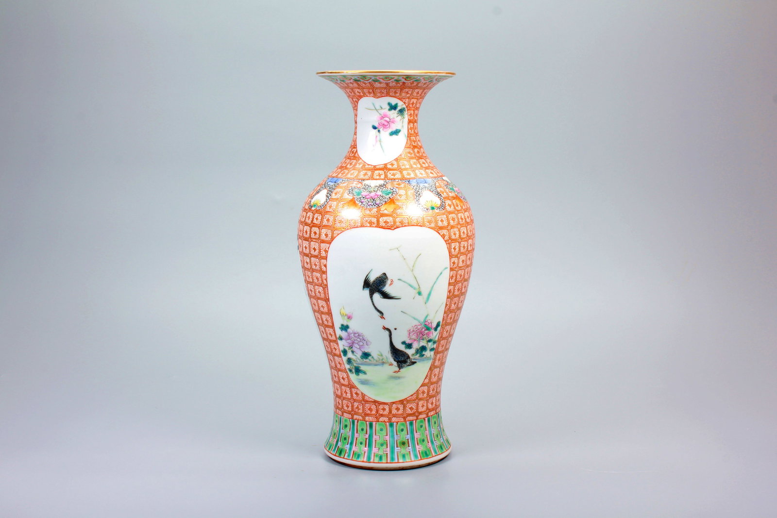 A FAMILLE ROSE OPENWORK BIRD AND FLOWER APPRECIATION VASE: A FAMILLE ROSE OPENWORK BIRD AND FLOWER APPRECIATION VASE H:26.3CM,D:11.8CM