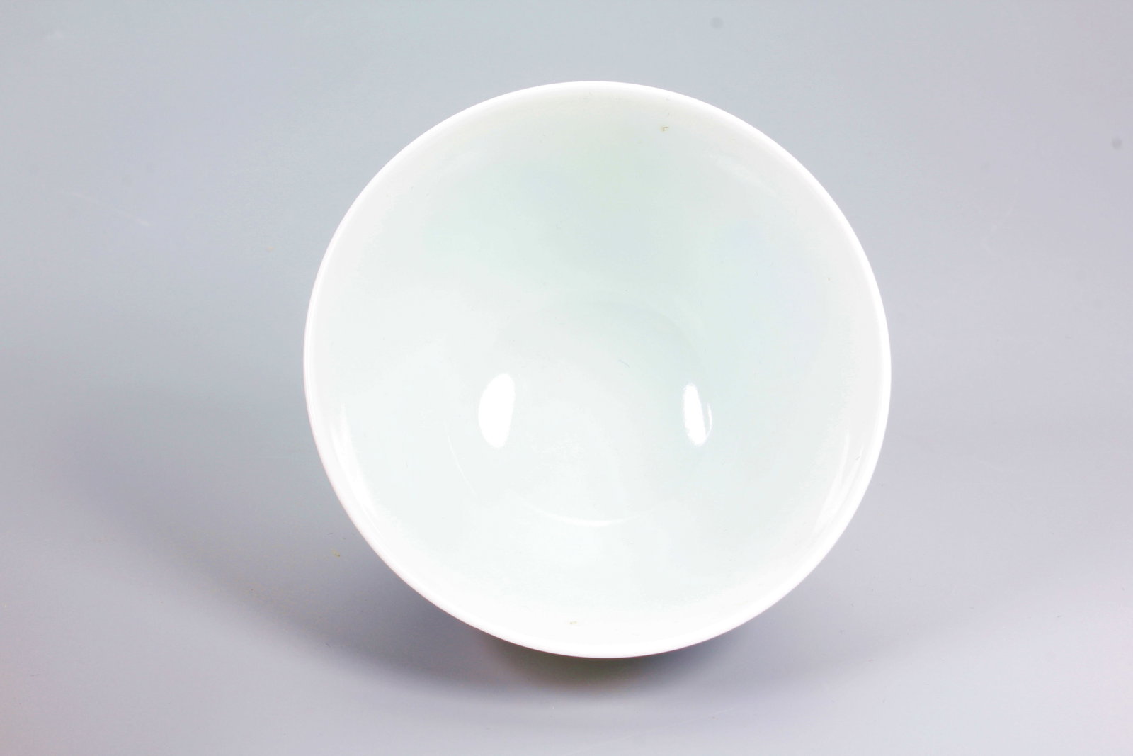 A BLUE AND WHITE ROUNDEL PHOENIX PATTERN CUP - 5