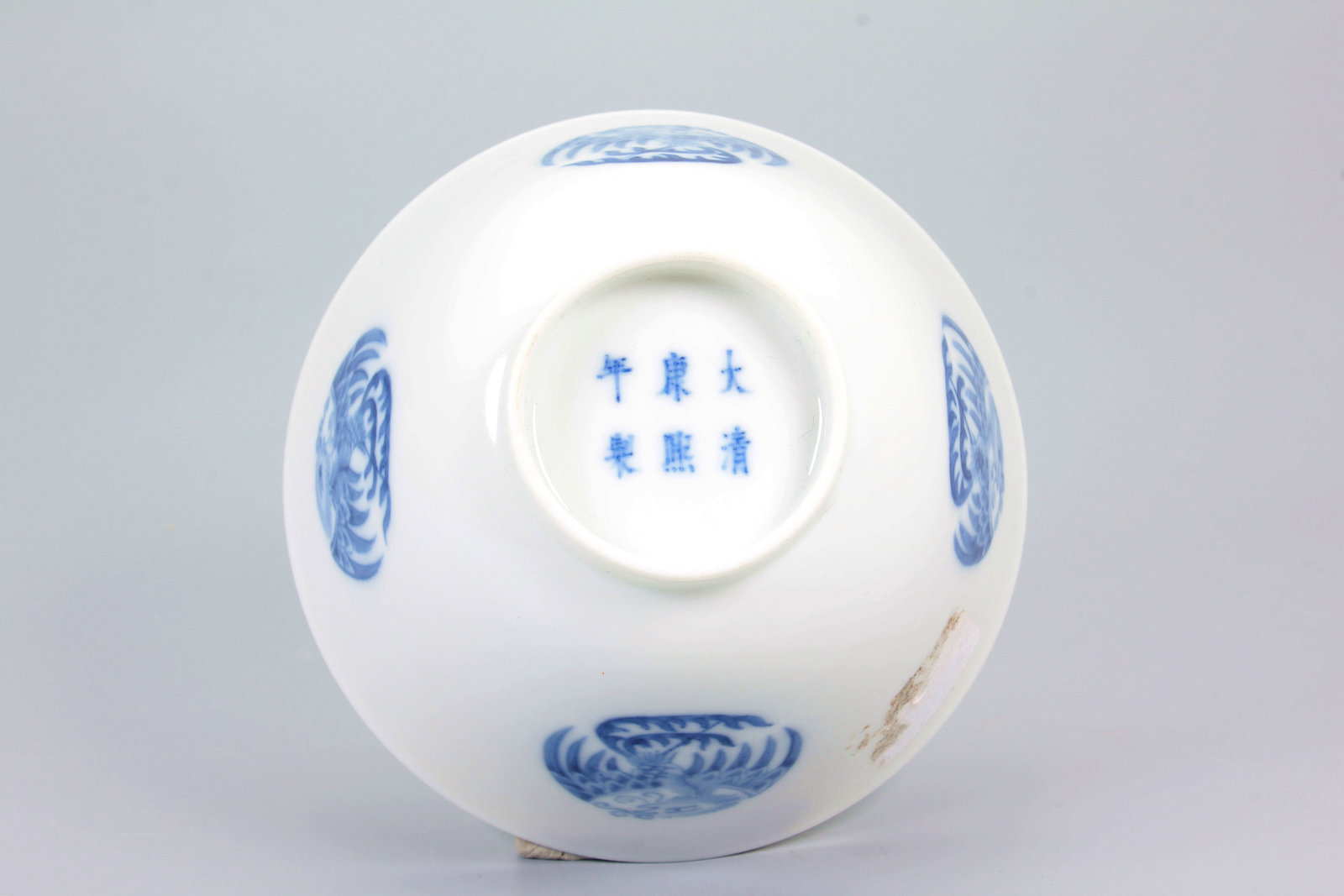 A BLUE AND WHITE ROUNDEL PHOENIX PATTERN CUP - 6