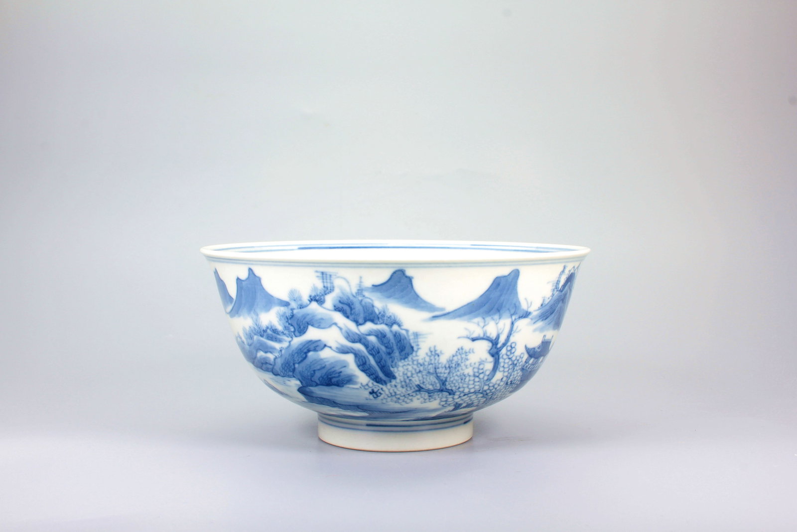 A BLUE AND WHITE LANDSCAPE BOWL: A BLUE AND WHITE LANDSCAPE BOWL H:7.6CM,D:15.5CM