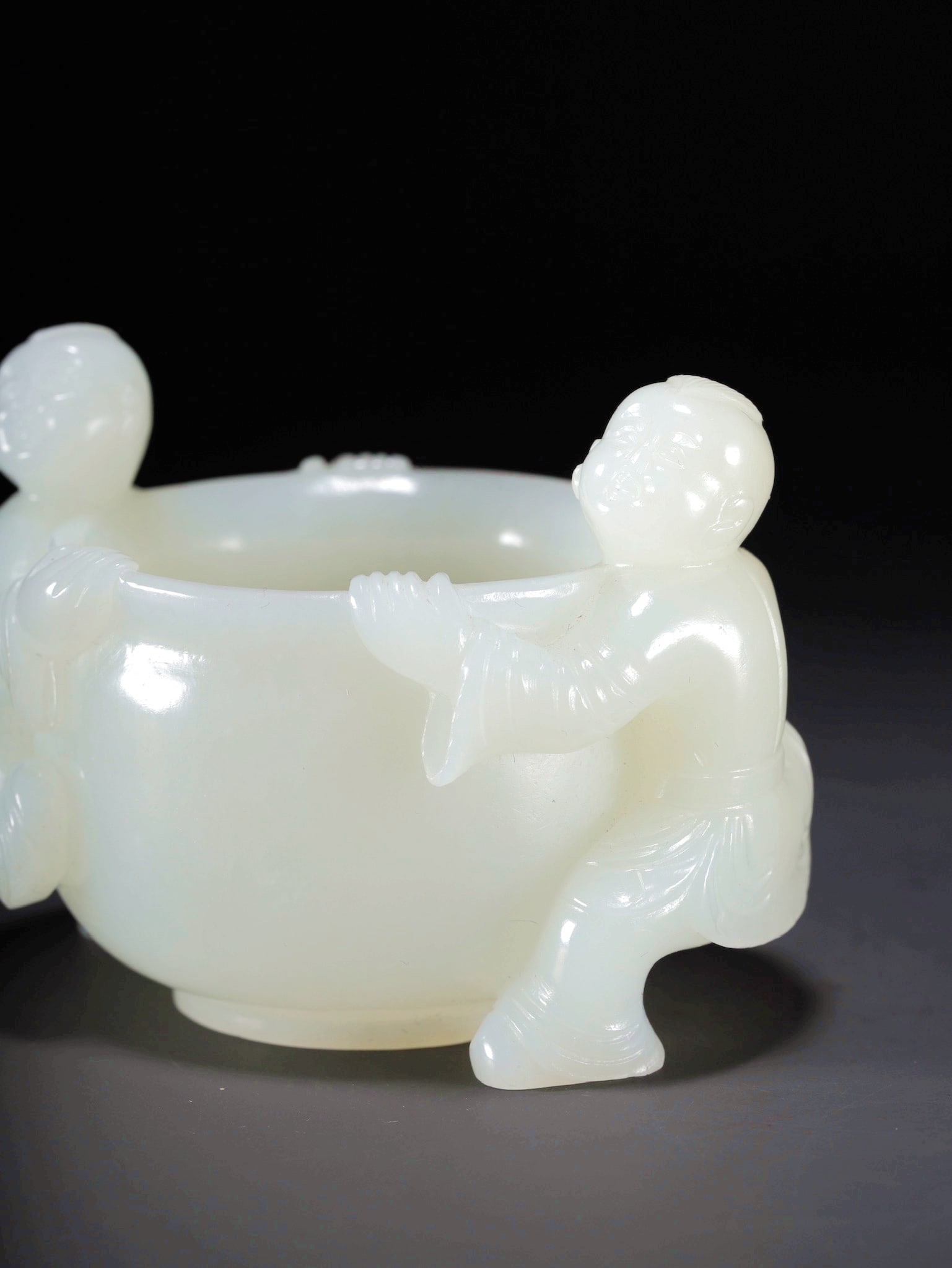 A HETIAN JADE DOUBLE-CHILD EAR CUP - 7