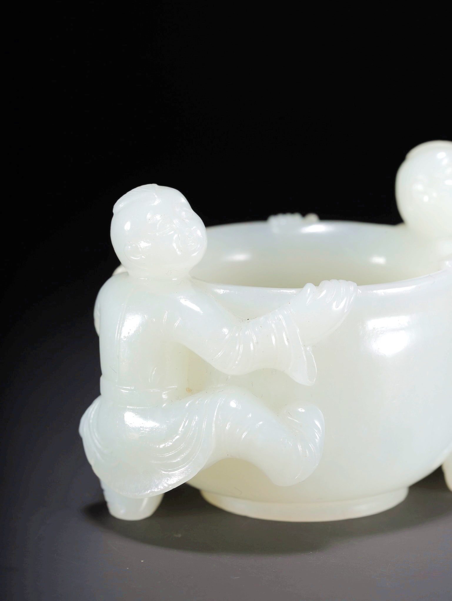 A HETIAN JADE DOUBLE-CHILD EAR CUP - 8