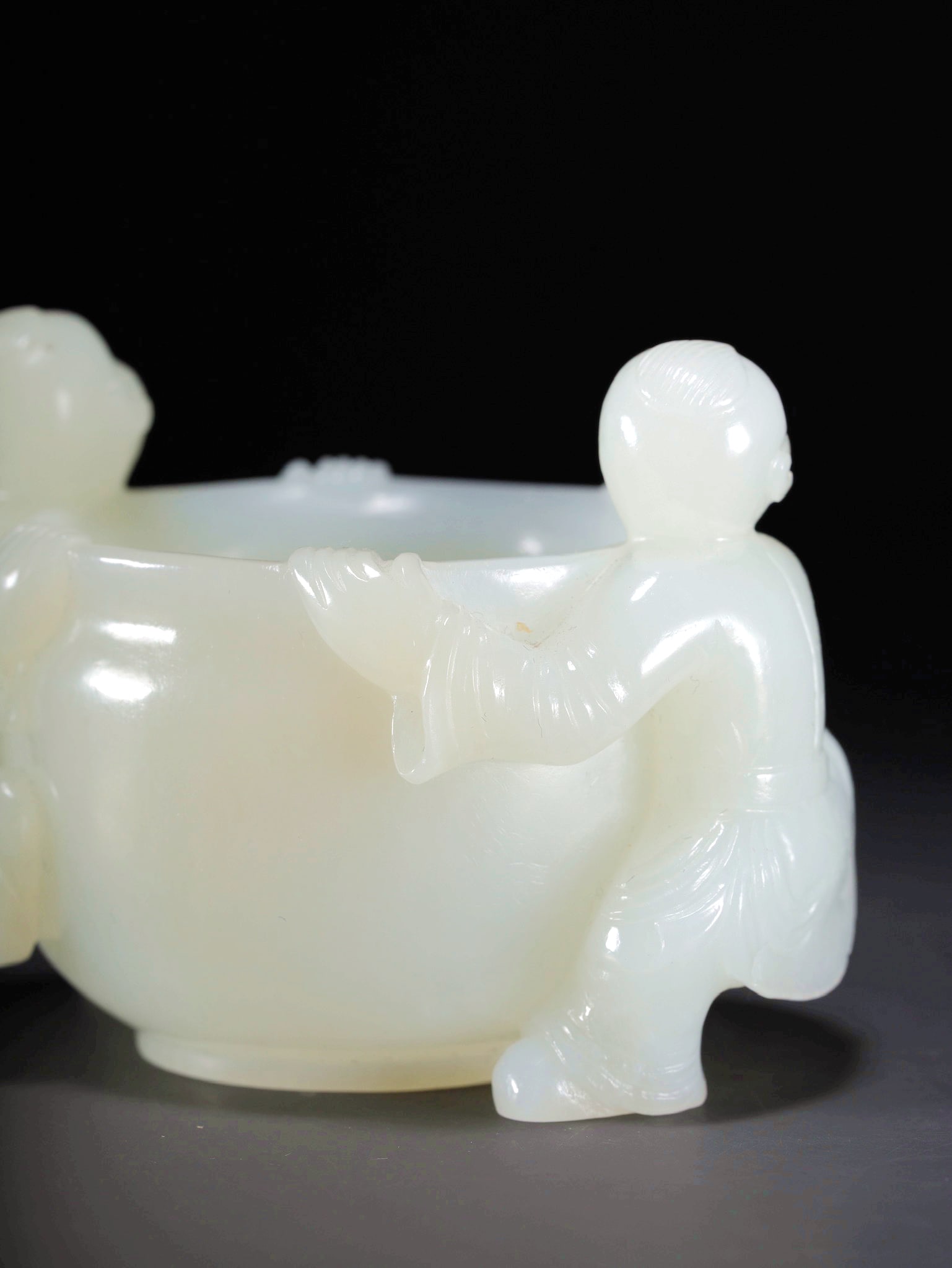 A HETIAN JADE DOUBLE-CHILD EAR CUP - 9