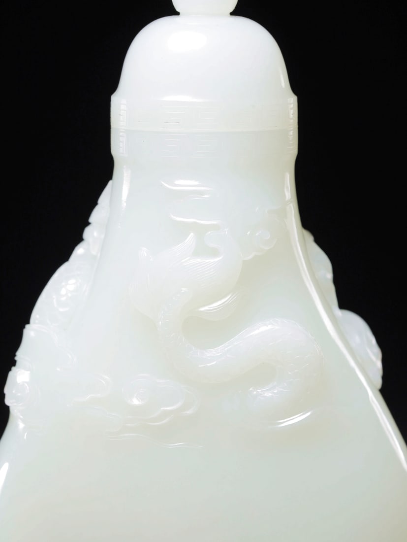 A HETIAN WHITE JADE DRAGON PATTERN VASE - 7
