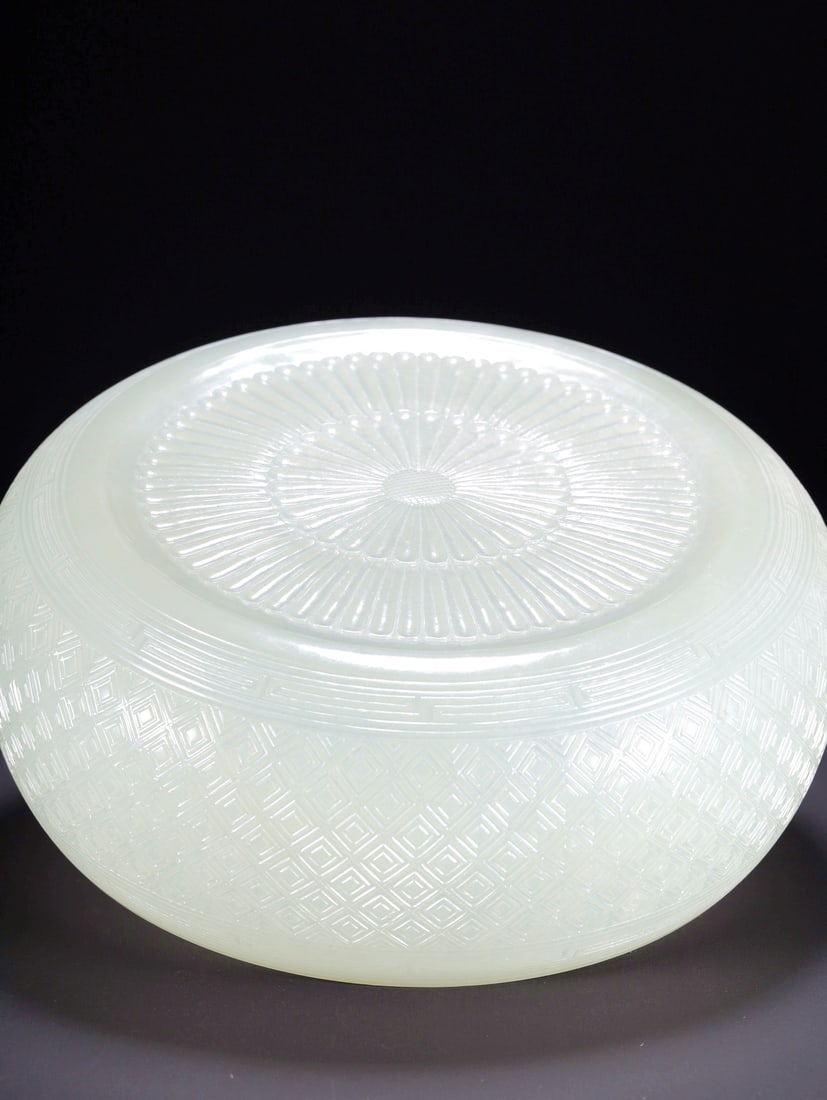 A HETIAN JADE THIN-WALLED THUNDER PATTERN WASHER - 9