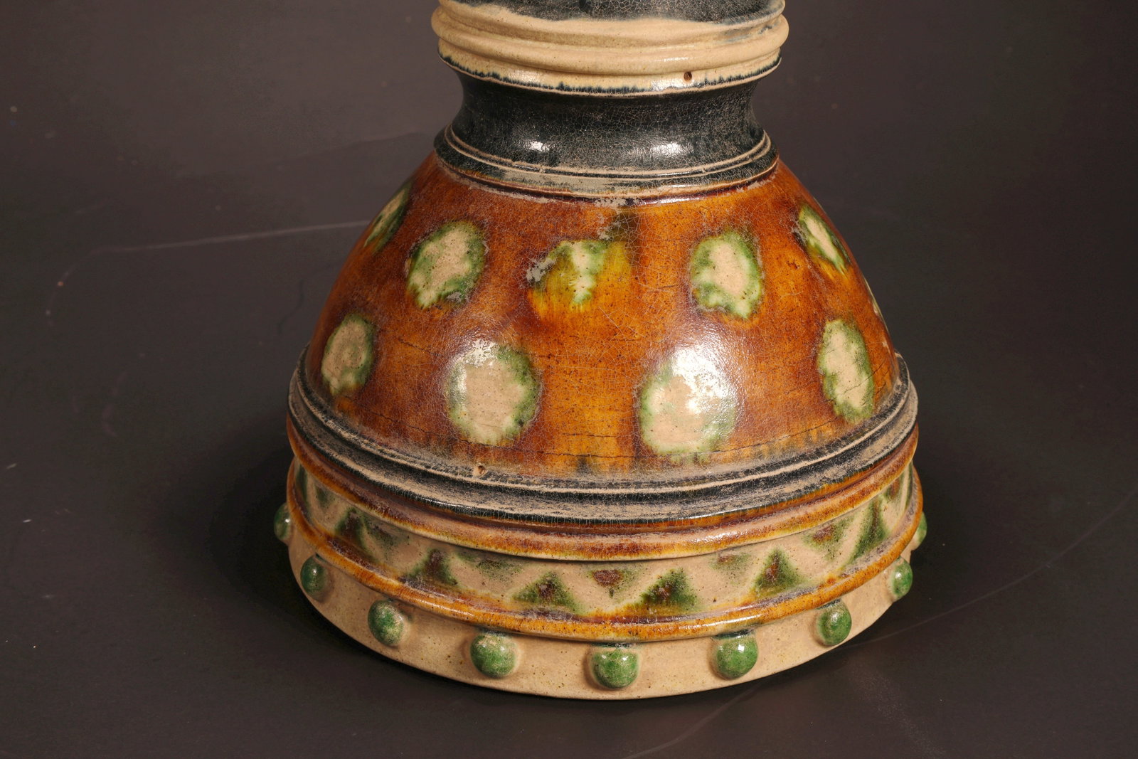 A TANG DYNASTY SANCAI GRAIN PATTERN DRUM - 3