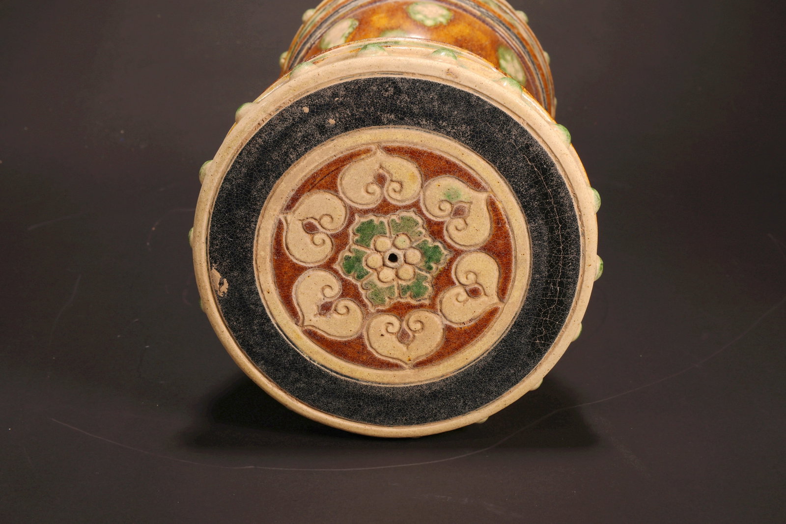 A TANG DYNASTY SANCAI GRAIN PATTERN DRUM - 4
