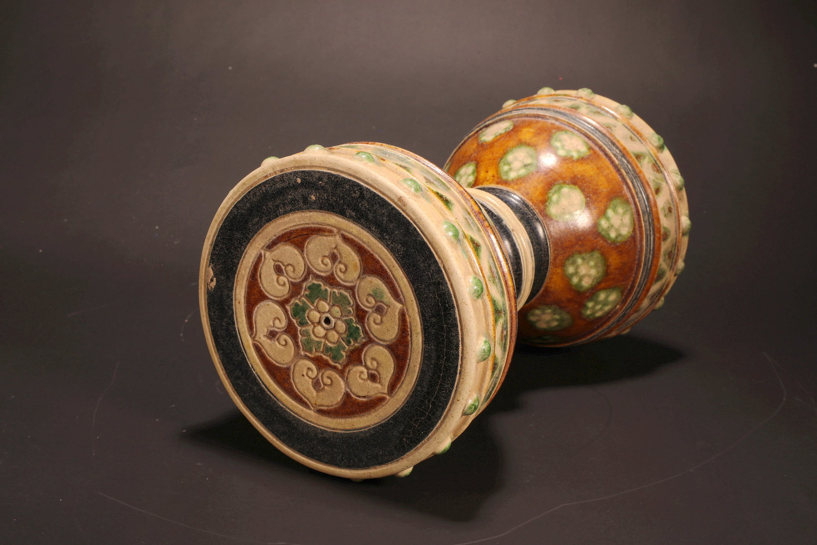 A TANG DYNASTY SANCAI GRAIN PATTERN DRUM - 7