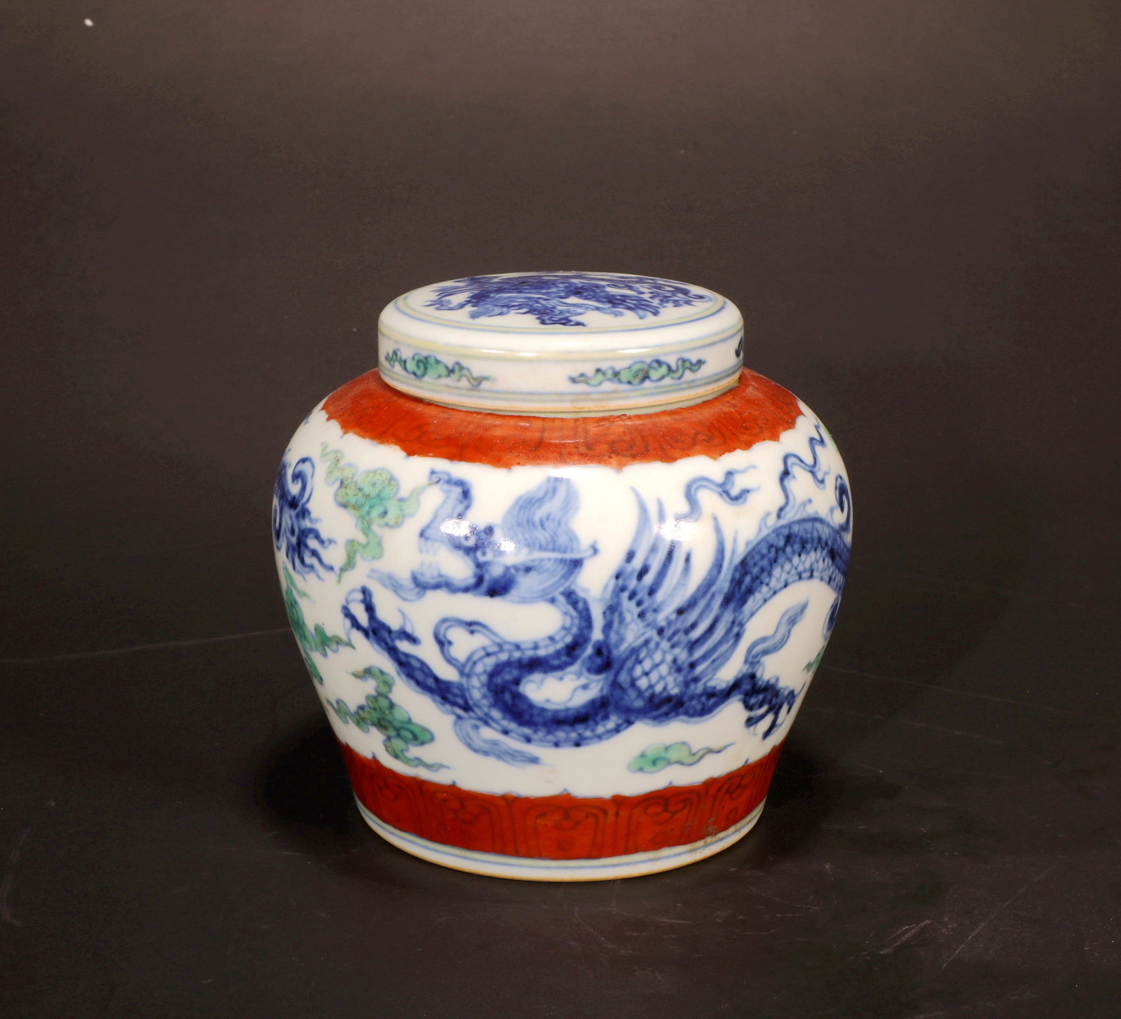 A YONGLE IRON RED DOUCAI HEAVEN CHARACTER JAR: A YONGLE IRON RED DOUCAI HEAVEN CHARACTER JAR H:10.5CM,D:8CM