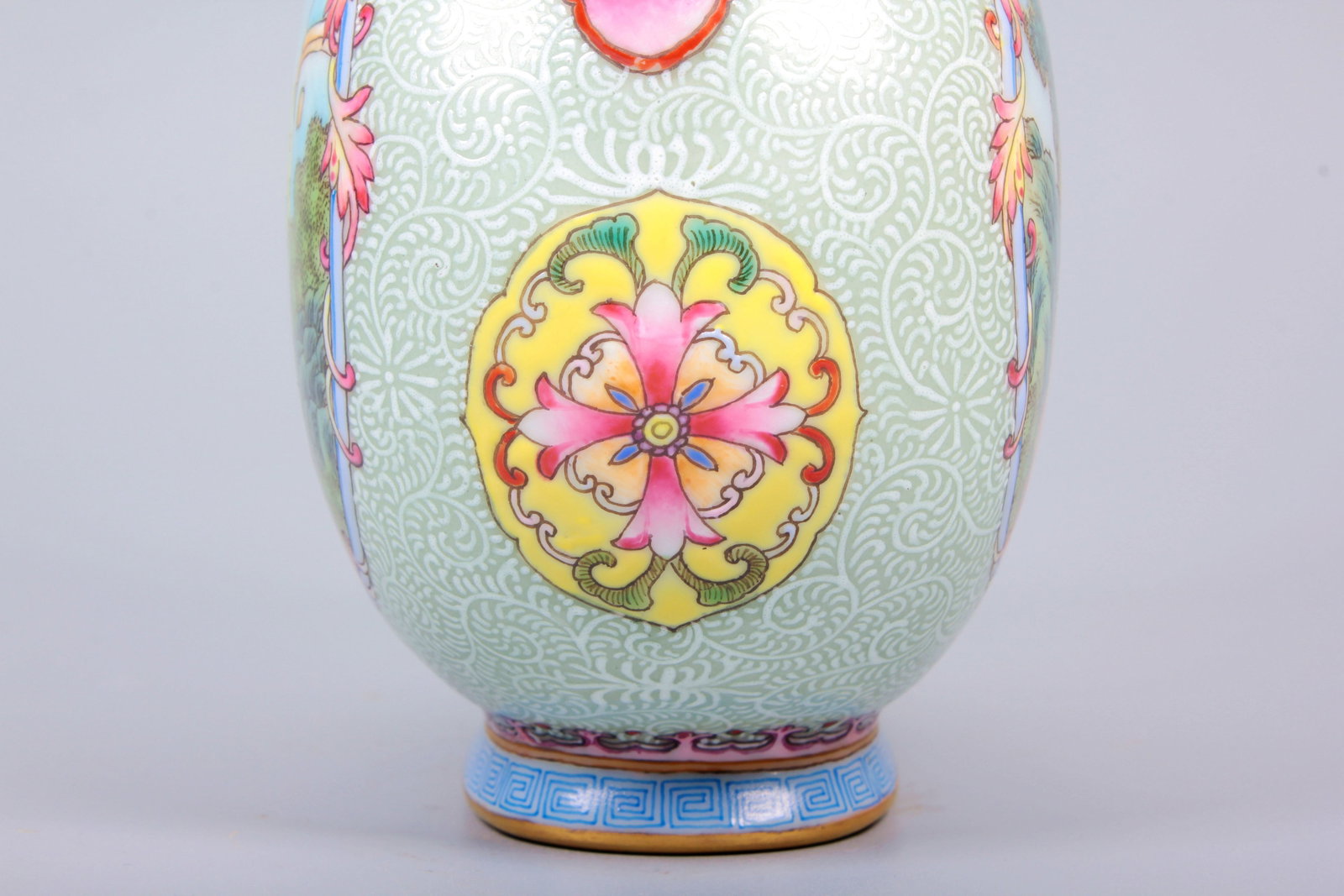 A ENAMEL FLASK OPENWORK FIGURE RUYI DOUBLE-GOURD VASE - 10