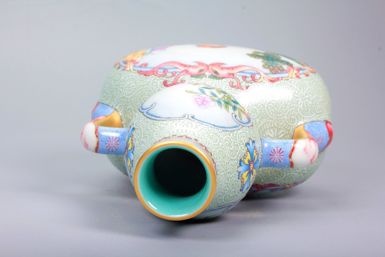 A ENAMEL FLASK OPENWORK FIGURE RUYI DOUBLE-GOURD VASE - 12
