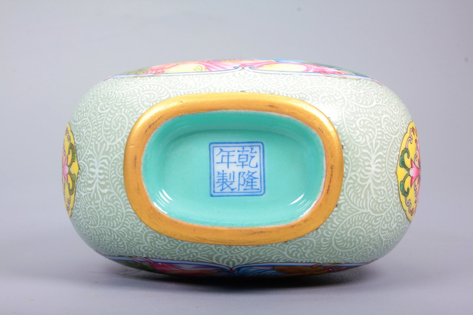 A ENAMEL FLASK OPENWORK FIGURE RUYI DOUBLE-GOURD VASE - 13