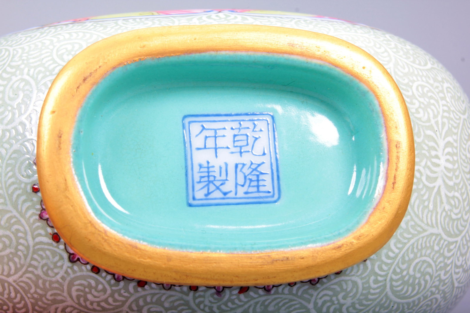 A ENAMEL FLASK OPENWORK FIGURE RUYI DOUBLE-GOURD VASE - 14