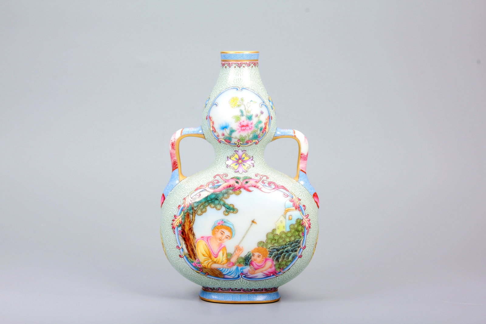 A ENAMEL FLASK OPENWORK FIGURE RUYI DOUBLE-GOURD VASE - 4