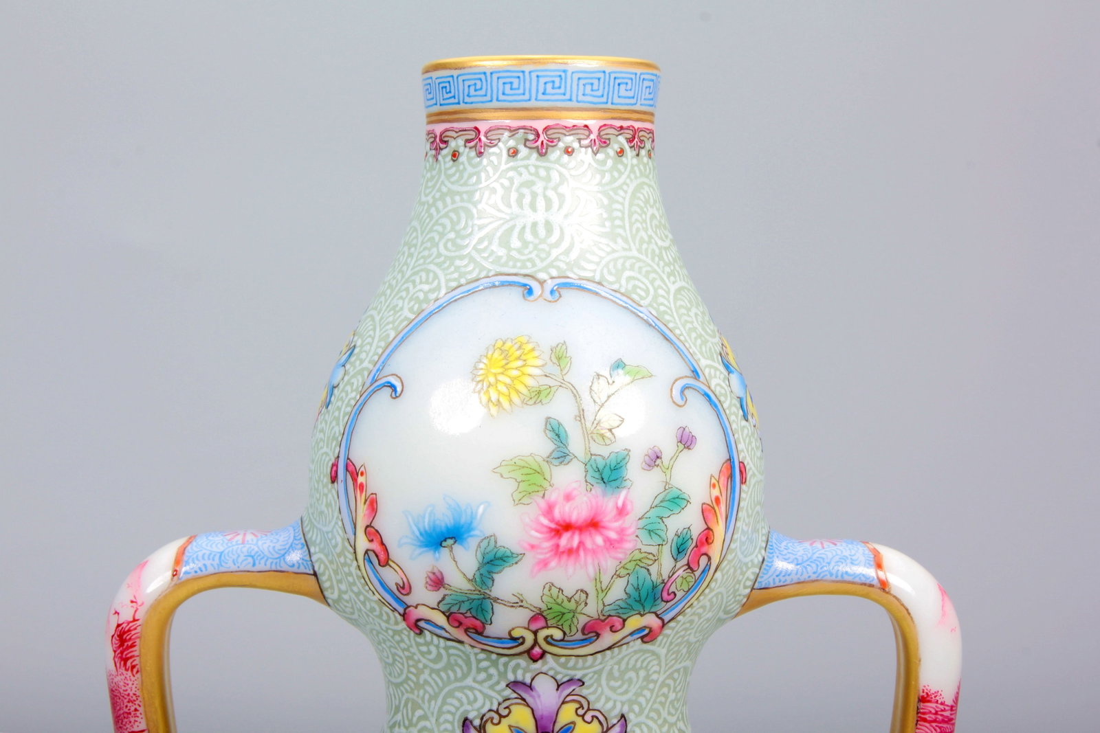 A ENAMEL FLASK OPENWORK FIGURE RUYI DOUBLE-GOURD VASE - 5