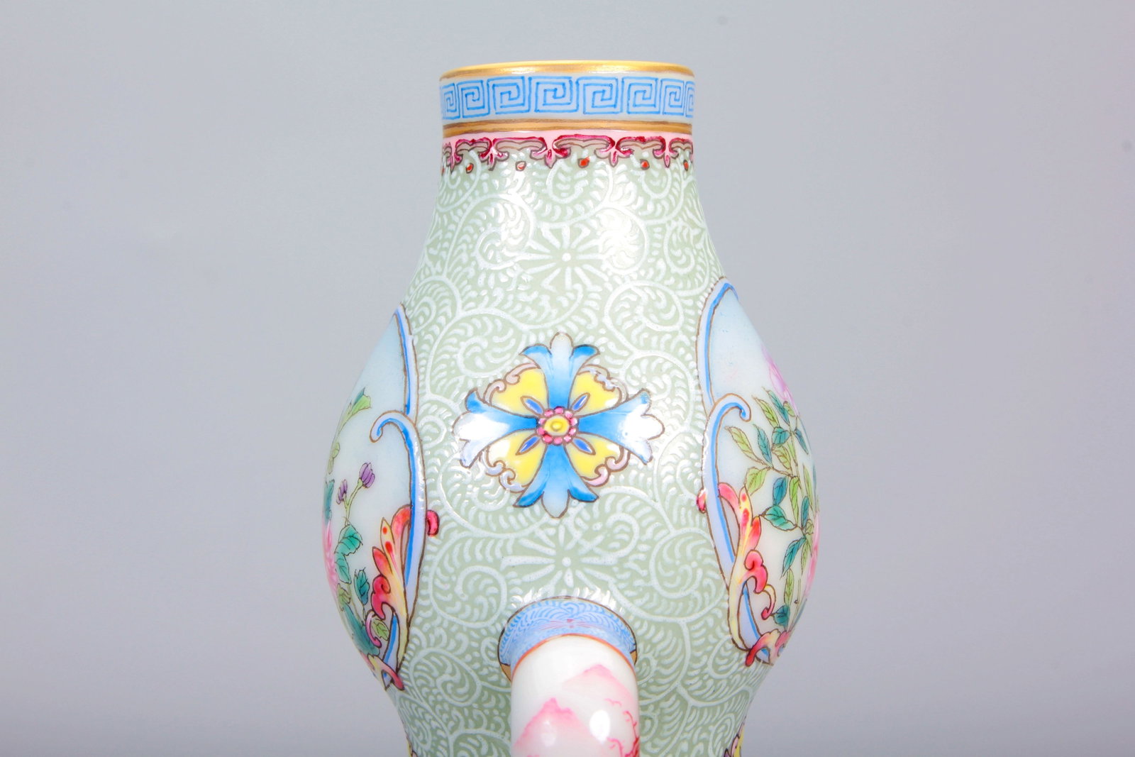A ENAMEL FLASK OPENWORK FIGURE RUYI DOUBLE-GOURD VASE - 8