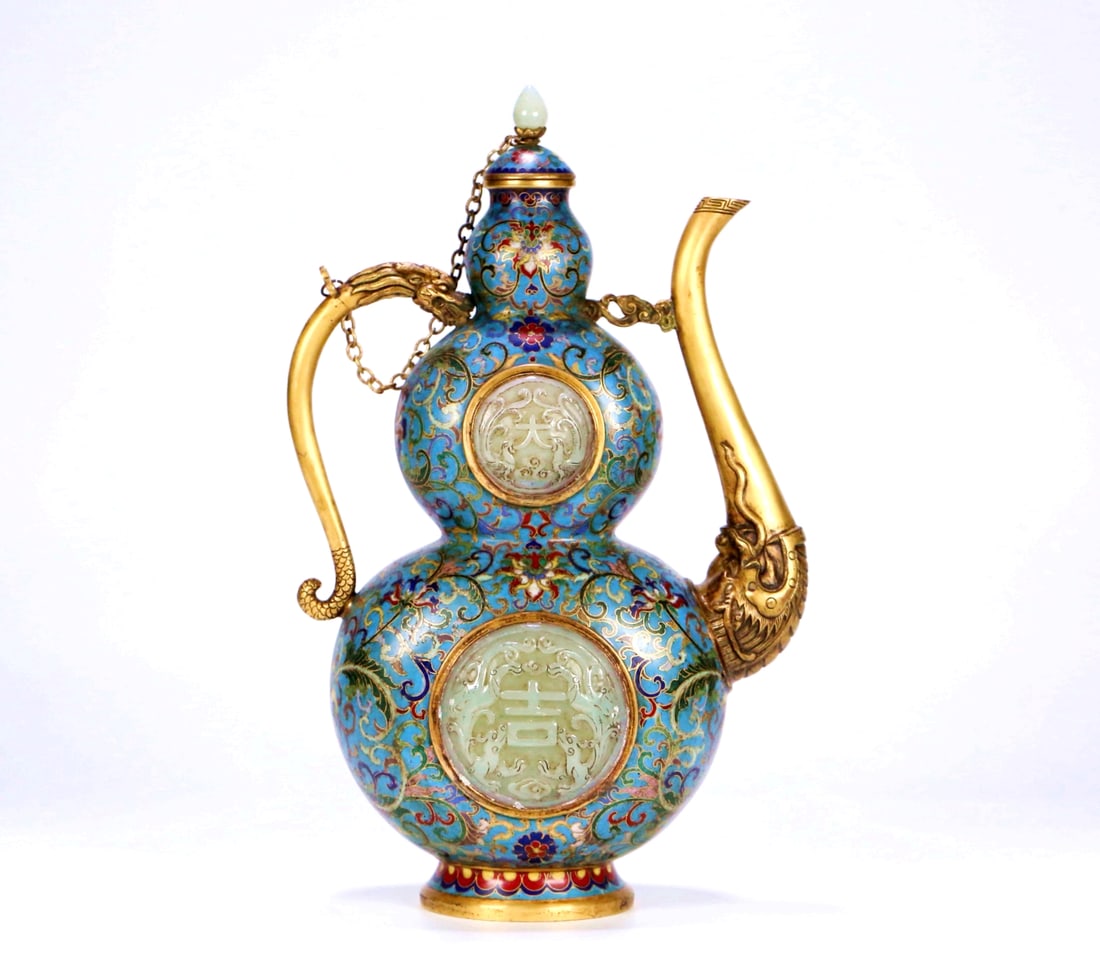A CLOISONNÉ HETIAN JADE-INLAID DRAGON AND PHOENIX DOUBLE GOURD WINE EWER: A CLOISONNÉ HETIAN JADE-INLAID DRAGON AND PHOENIX DOUBLE GOURD WINE EWER 31.5*19*12CM,1655.8G