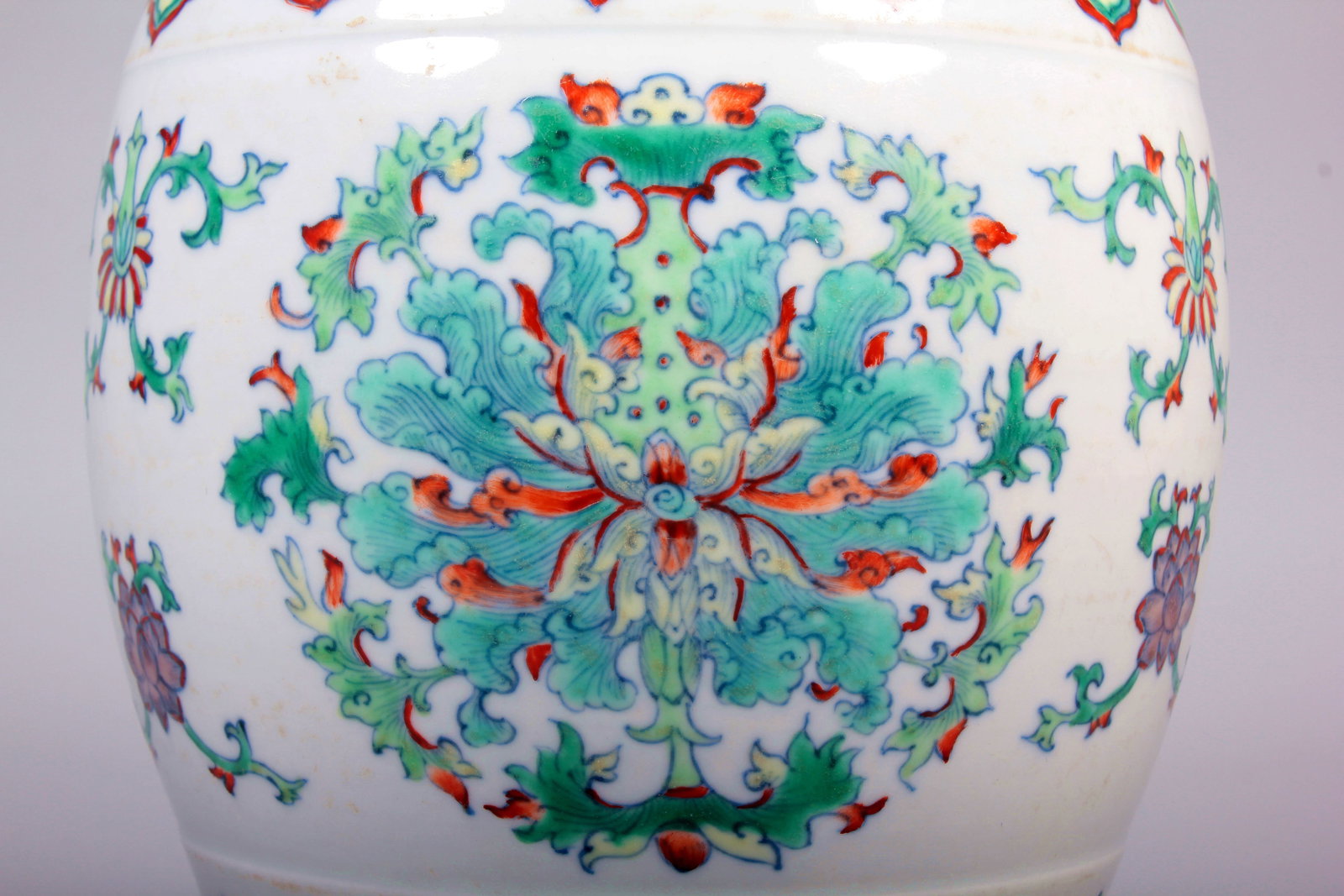 A DOUCAI FLOWER PATTERN EMBROIDERED STOOL - 2