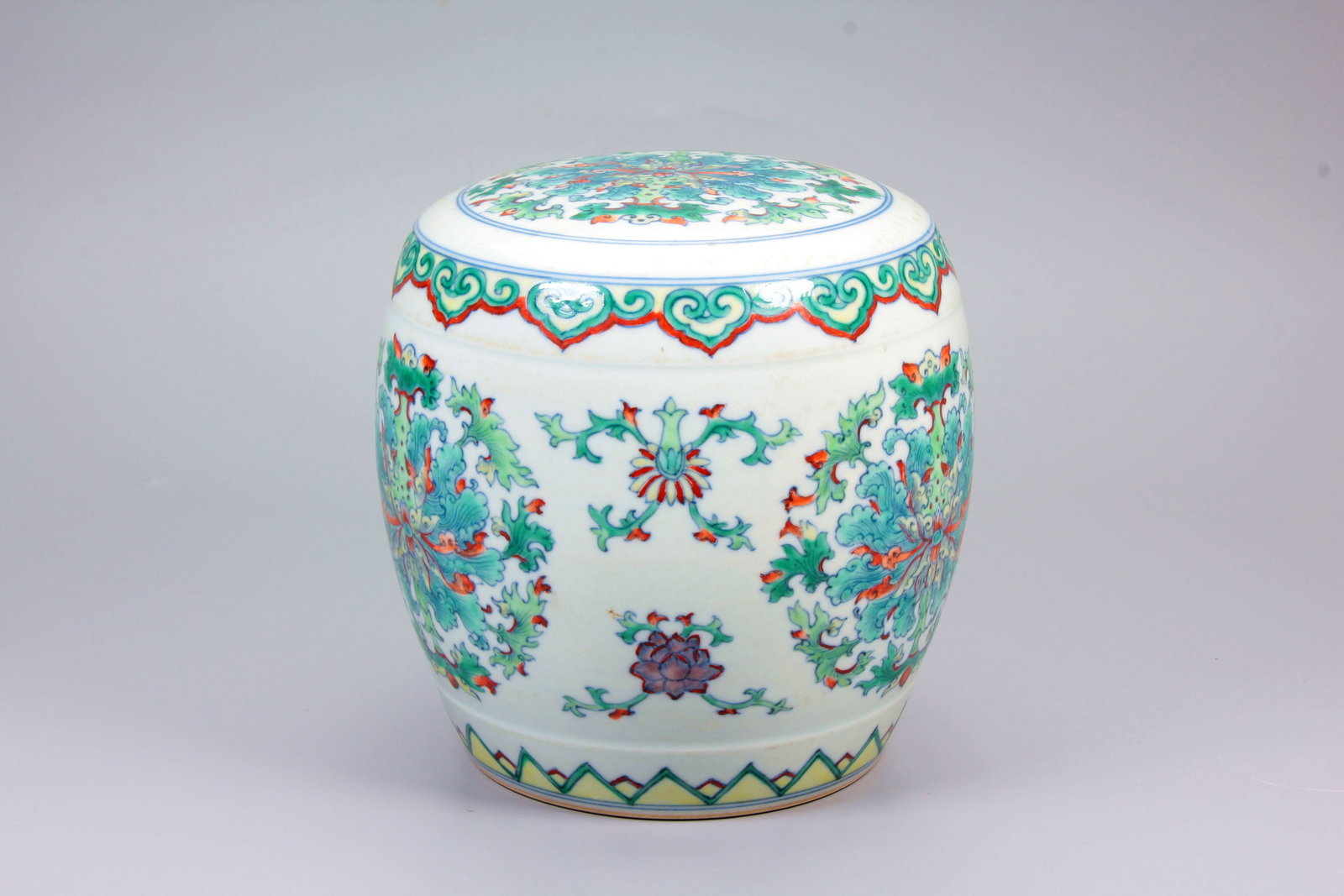 A DOUCAI FLOWER PATTERN EMBROIDERED STOOL - 3
