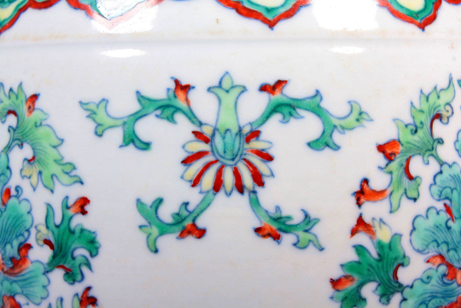 A DOUCAI FLOWER PATTERN EMBROIDERED STOOL - 4