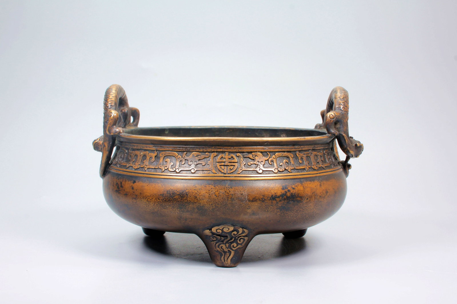 A DOUBLE DRAGON EAR DRAGON PATTERN THREE-LEG BRONZE CENSER: A DOUBLE DRAGON EAR DRAGON PATTERN THREE-LEG BRONZE CENSER H:12CM,W:20.5CM,1579G