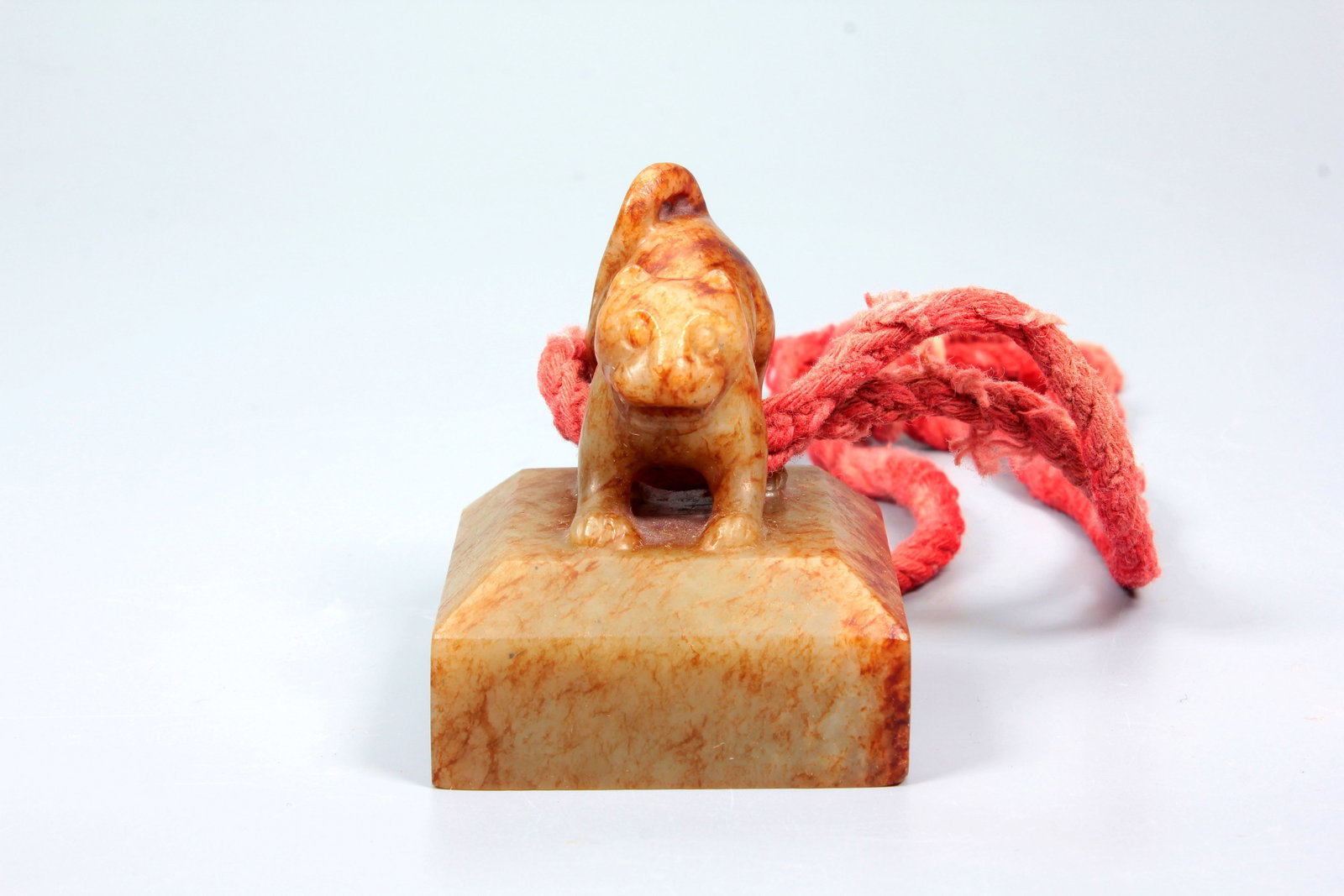 A HETIAN JADE TIGER KNOB SEAL - 2