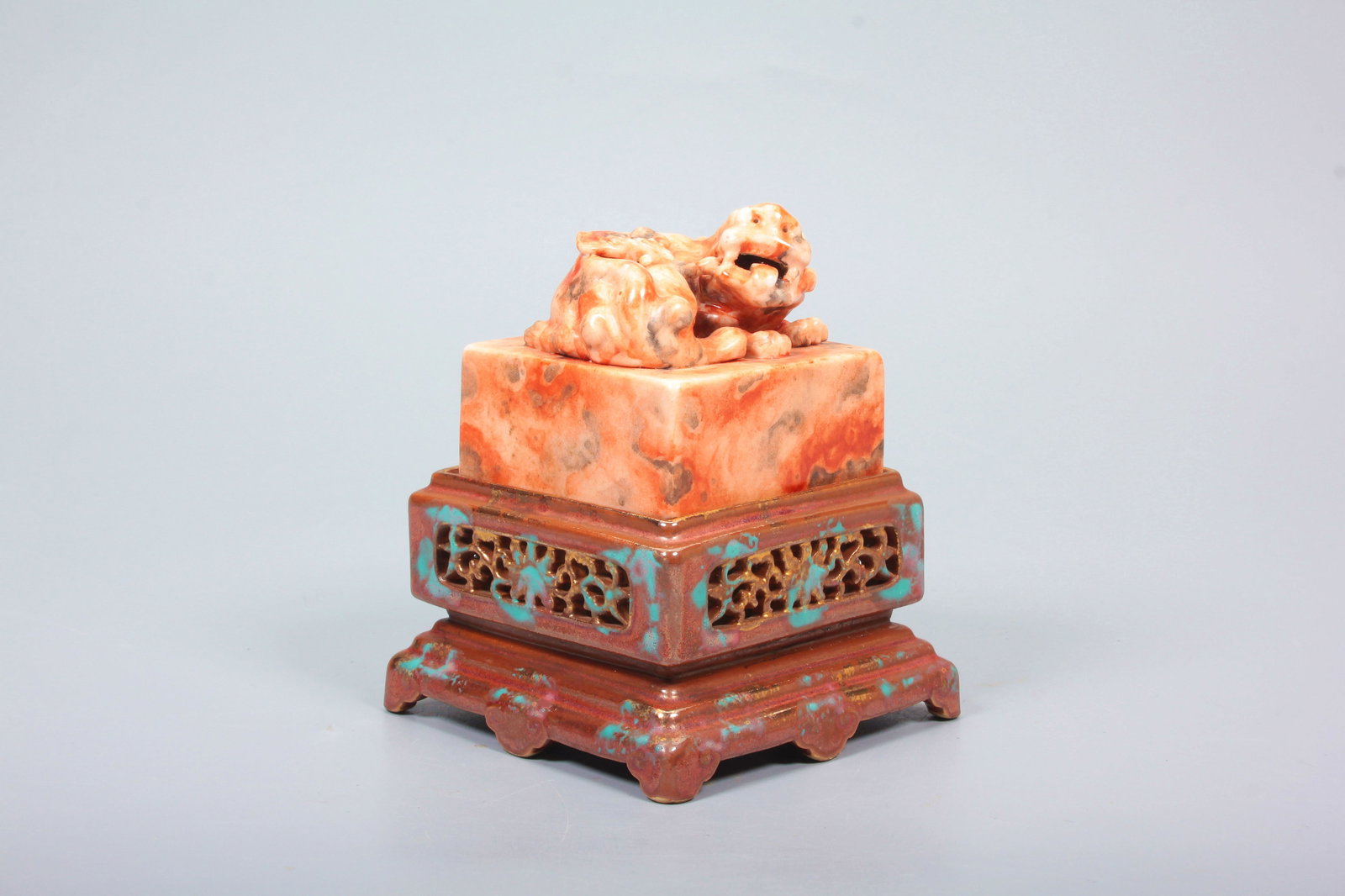 A IMITATION STONE GLAZE AUSPICIOUS BEAST SEAL WITH ARCHAISTIC BRONZE GLAZE BASE: A IMITATION STONE GLAZE AUSPICIOUS BEAST SEAL WITH ARCHAISTIC BRONZE GLAZE BASE H:9.6CM,L:7.6CM,W:7.7CM