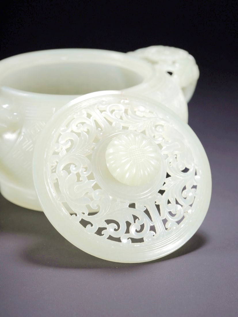 A HETIAN JADE PASSIONFLOWER PATTERN LOOSE RING CENSER - 11