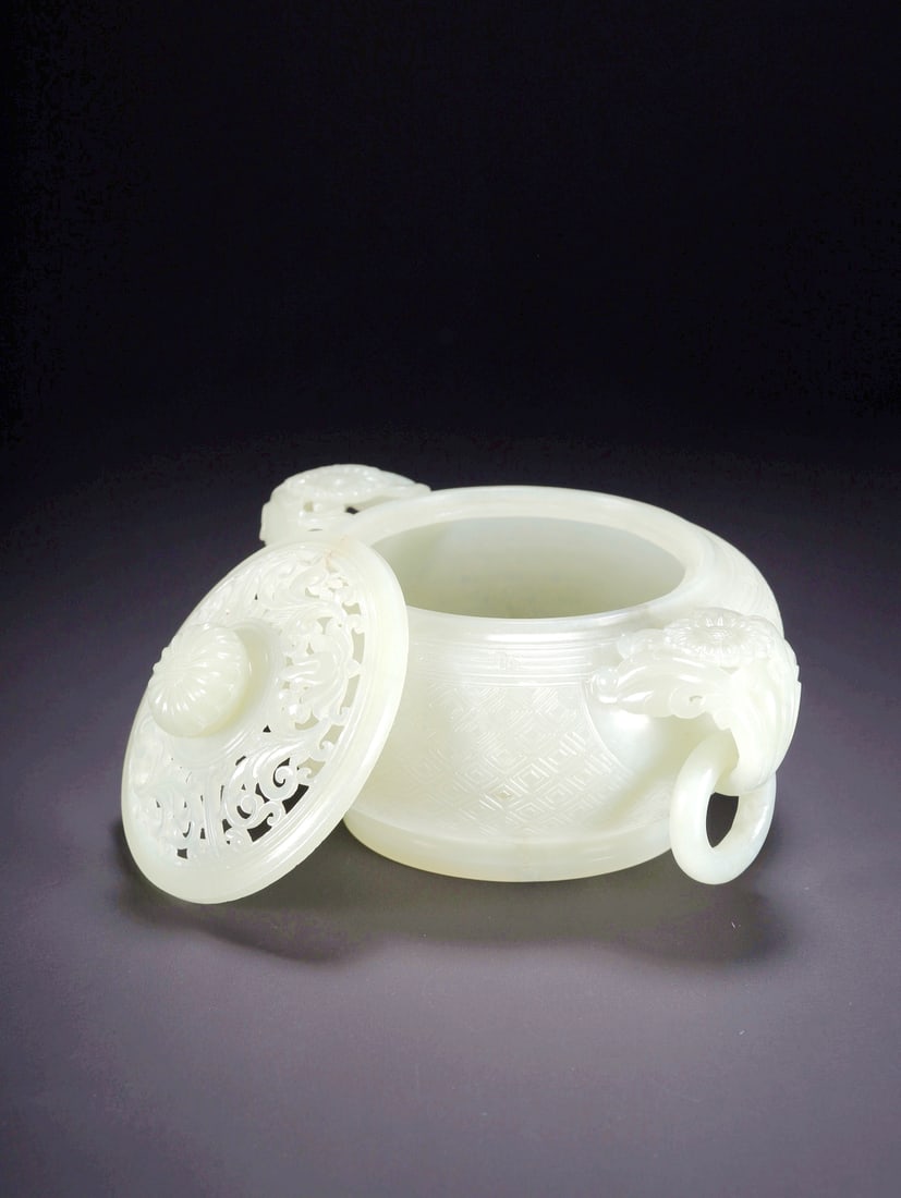 A HETIAN JADE PASSIONFLOWER PATTERN LOOSE RING CENSER - 4