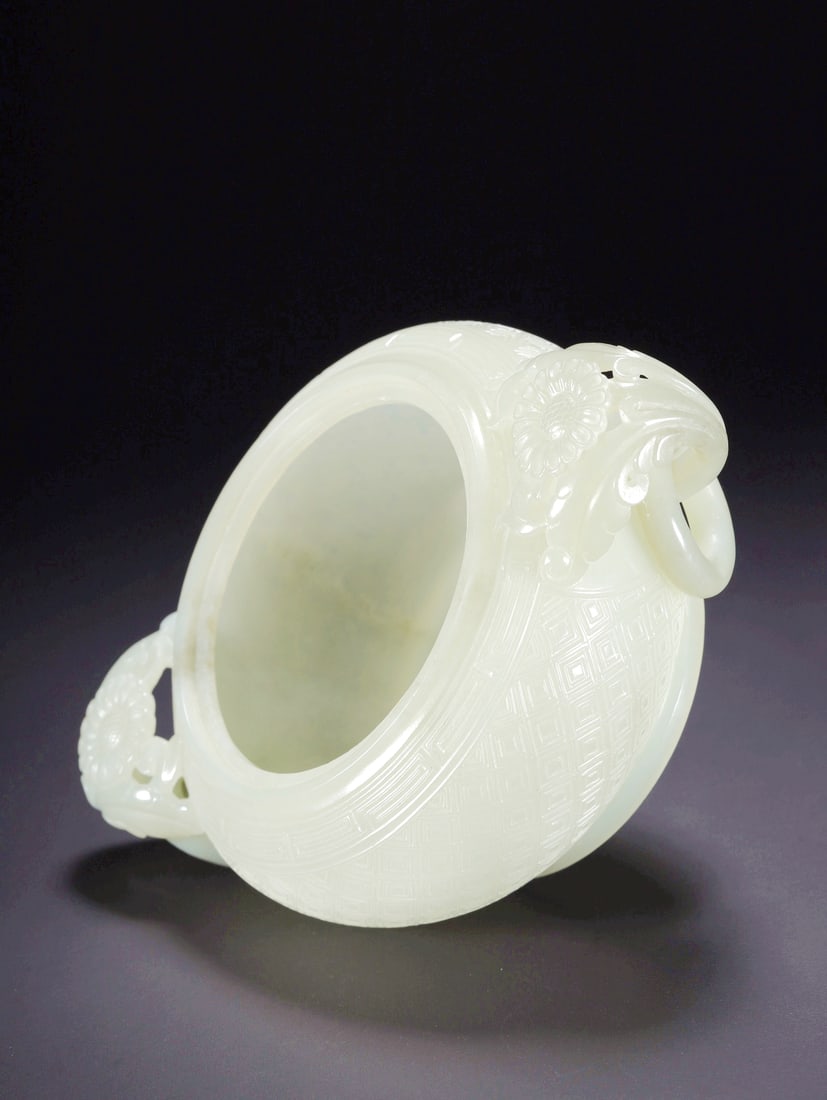 A HETIAN JADE PASSIONFLOWER PATTERN LOOSE RING CENSER - 7