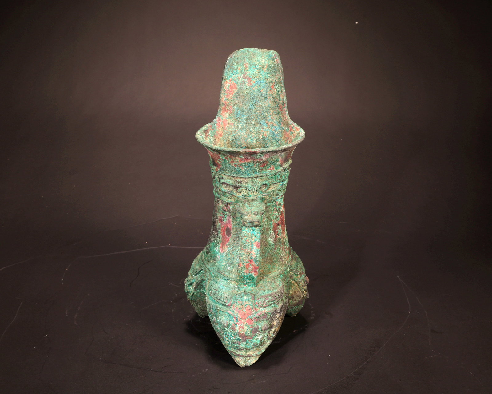 A BRONZE TRIPOD JIA VESSEL - 2