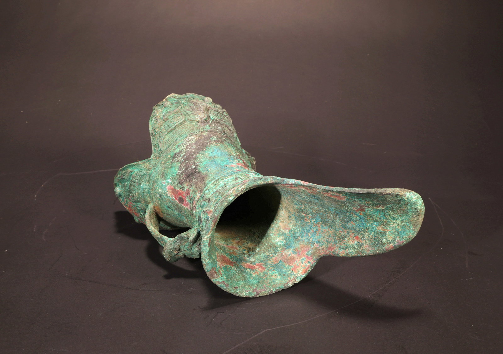 A BRONZE TRIPOD JIA VESSEL - 4