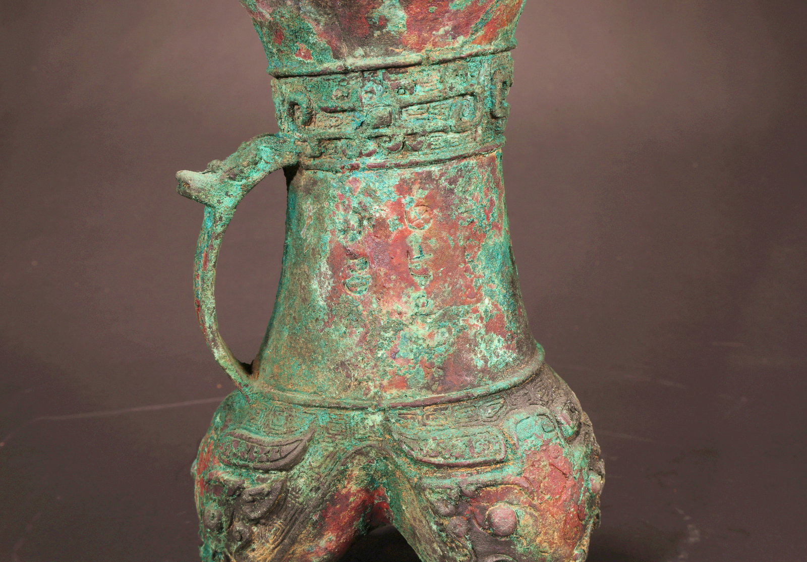 A BRONZE TRIPOD JIA VESSEL - 6