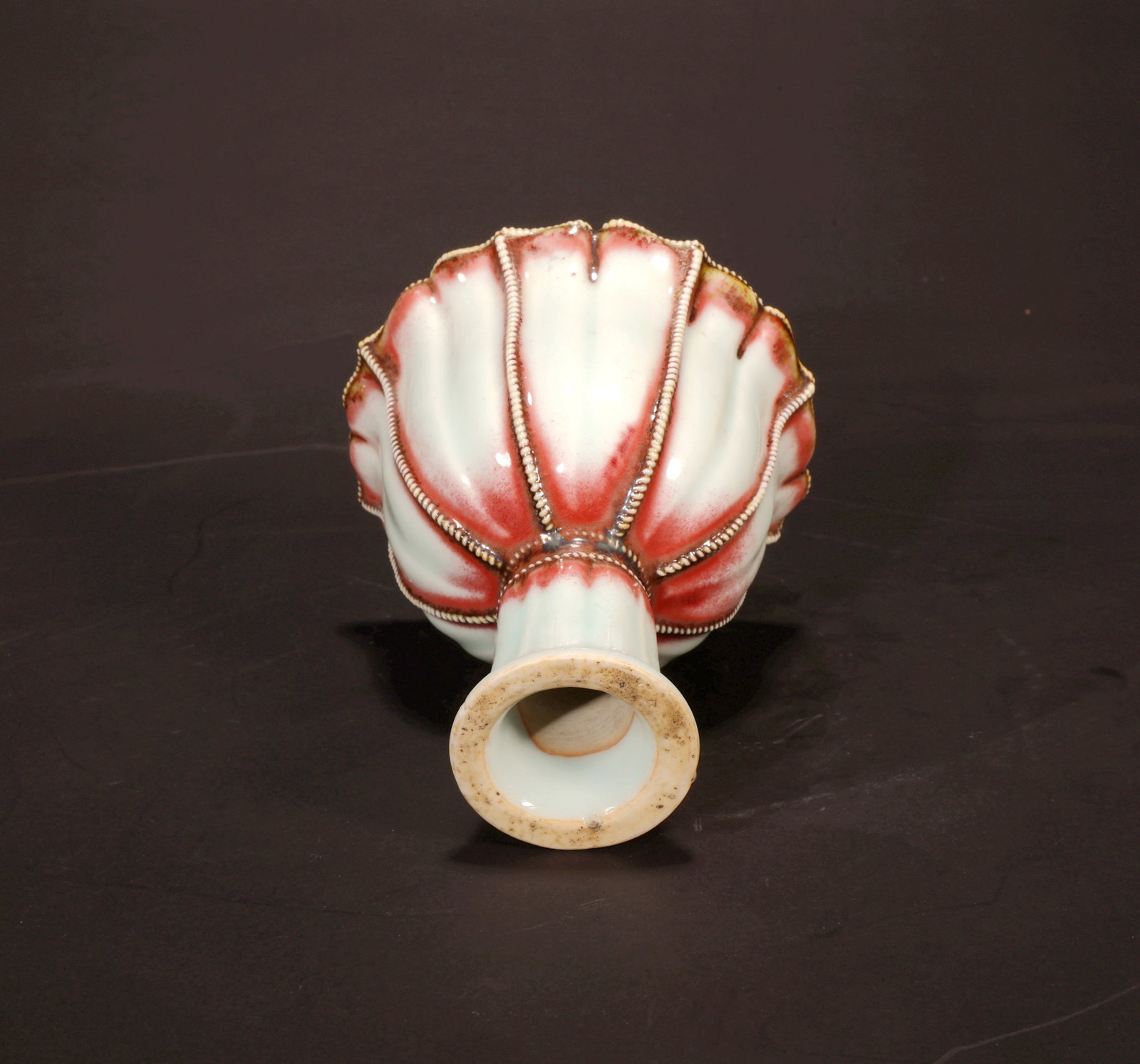A UNDERGLAZE RED PEARL PATTERN FLOWER-MOUTHED HIGH STEM CUP - 6