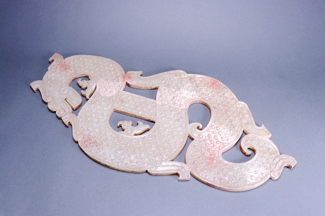 A JADE GRAIN PATTERN S-SHAPED DRAGON (1 of 9)