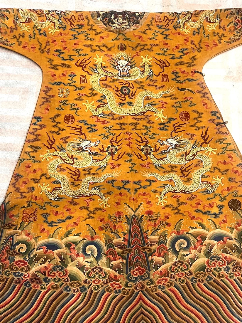 A GOLDEN THREAD FIVE-CLAWED DRAGON ROBE - 5
