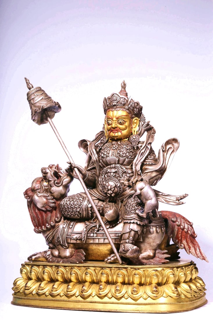A GILT BRONZE-SILVER FIGURE OF CLAY-FACED VAISHRAVANA: A GILT BRONZE-SILVER FIGURE OF CLAY-FACED VAISHRAVANA H:47CM,L:40CM,W:26CM,25100G