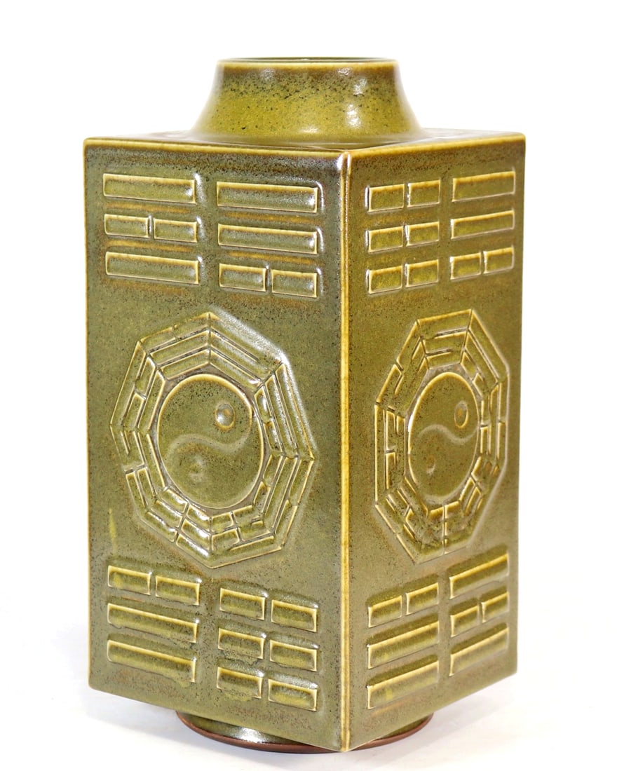 A TEA DUST TRIGRAM CONG-FORM VASE: A TEA DUST TRIGRAM CONG-FORM VASE H:29.5CM,W:13.9CM