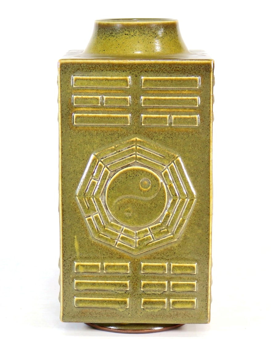 A TEA DUST TRIGRAM CONG-FORM VASE - 2