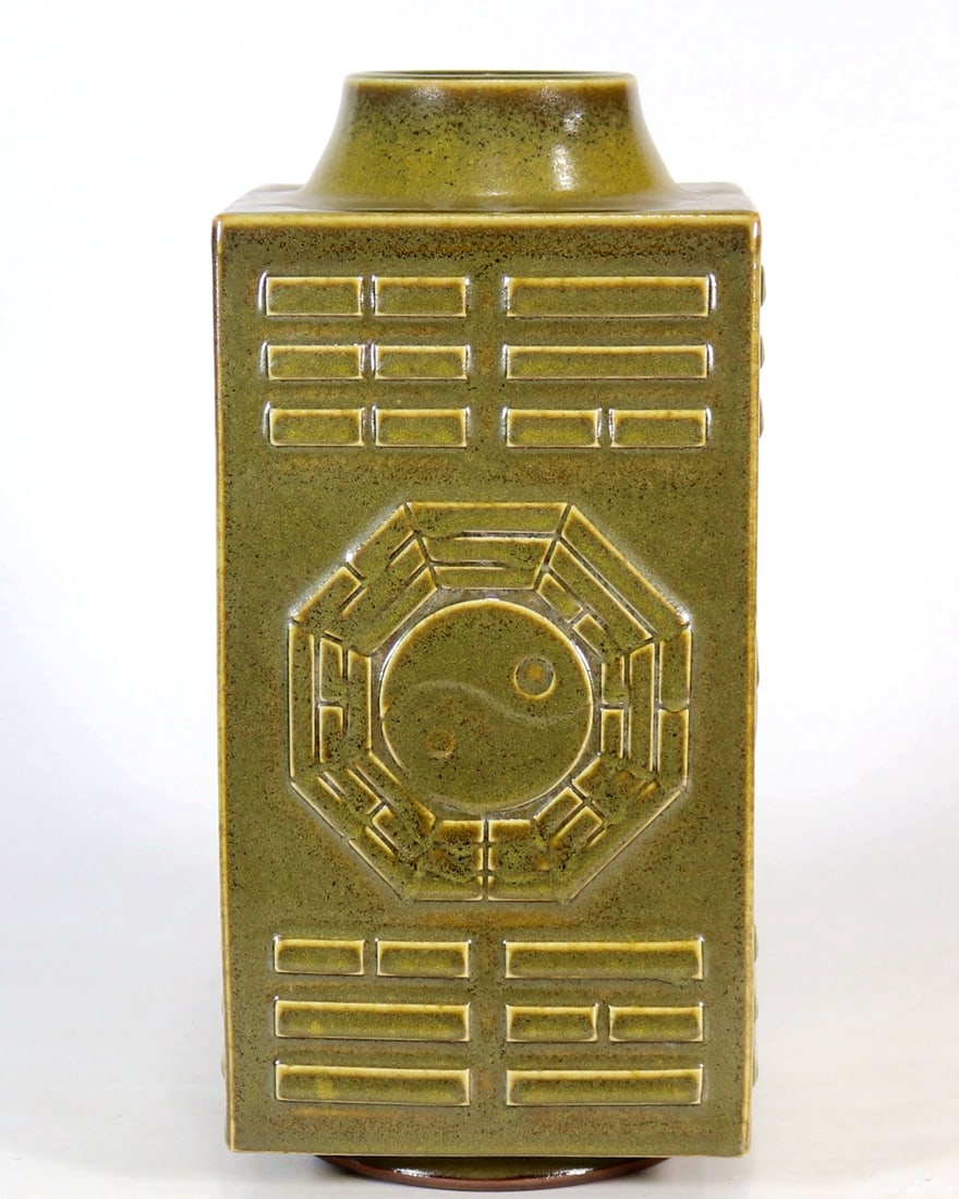 A TEA DUST TRIGRAM CONG-FORM VASE - 3